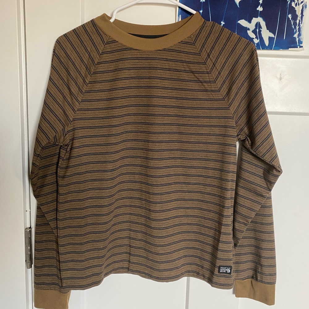 Long sleeved mountain hardwear tshirt